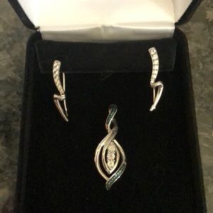 Kay jewelers earrings and matching necklace